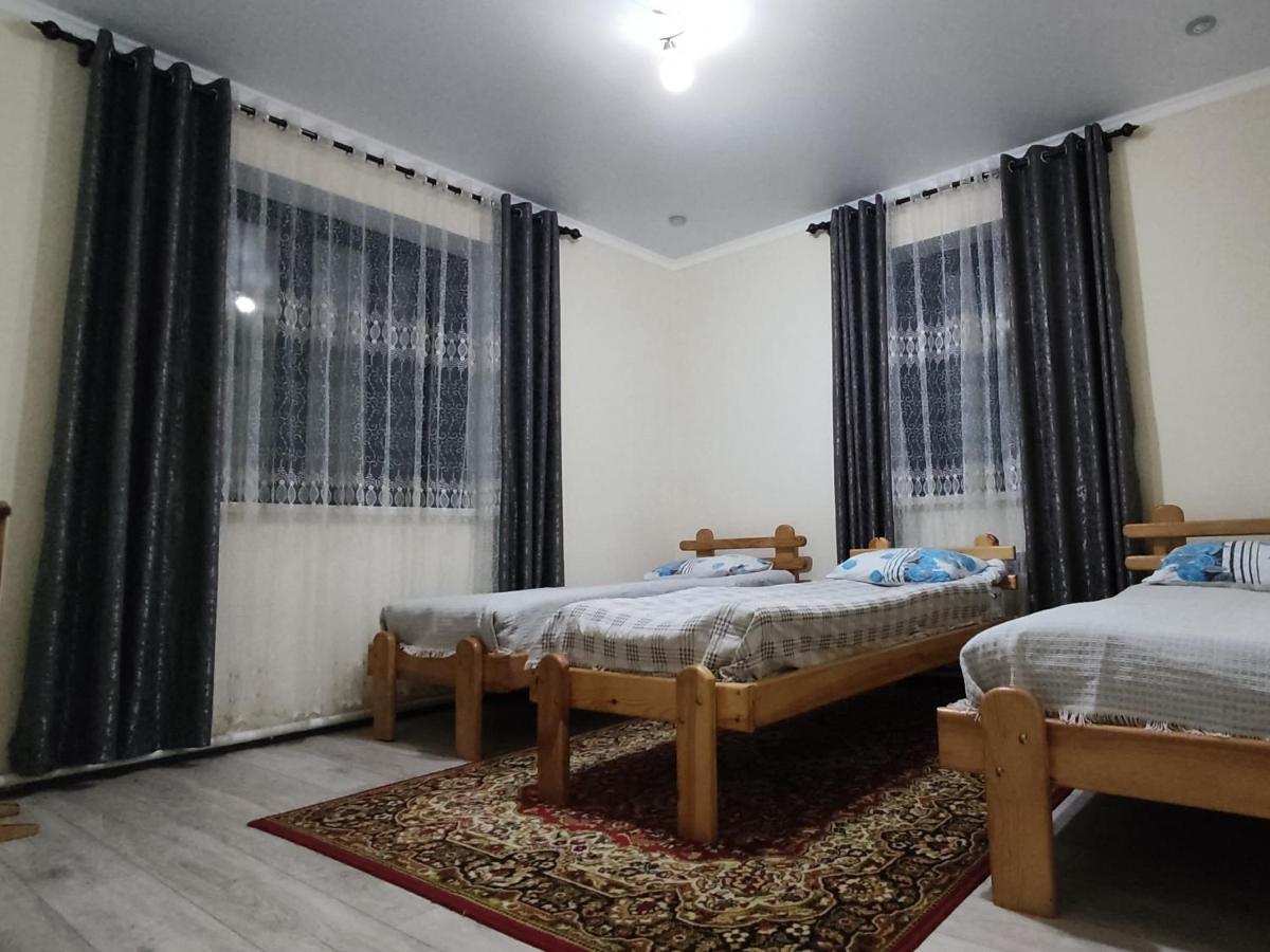 Tuenduek Guest House, คาราโคล ภายนอก รูปภาพ