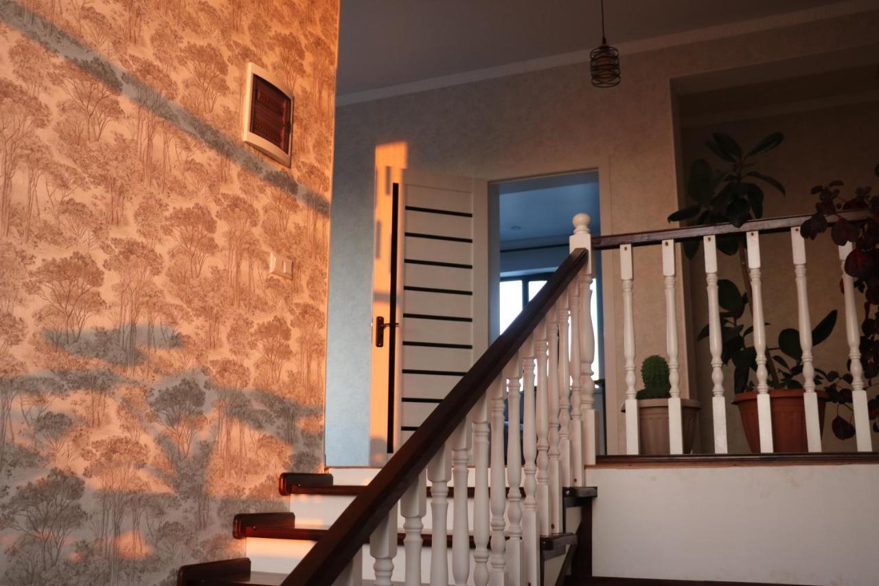 Tuenduek Guest House, คาราโคล ภายนอก รูปภาพ