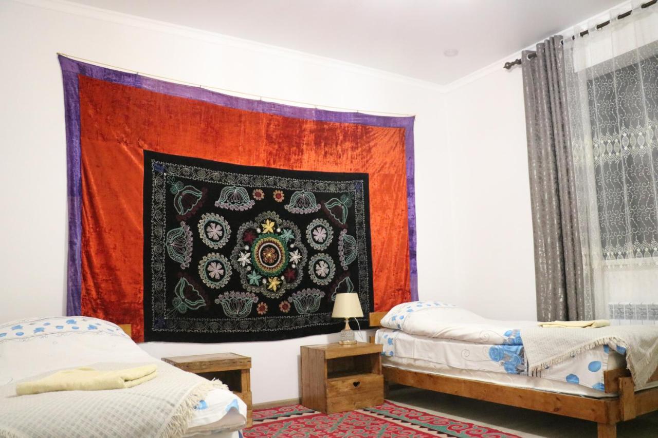 Tuenduek Guest House, คาราโคล ภายนอก รูปภาพ